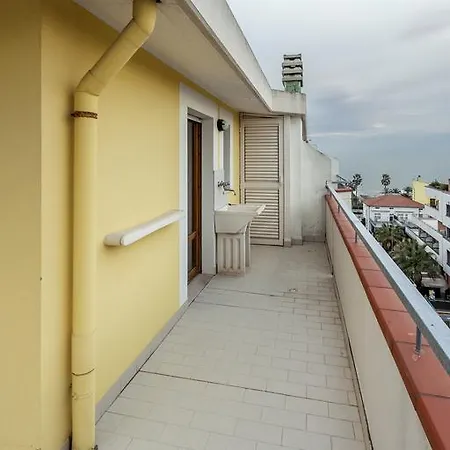 Palazzo Giallo Alba Adriatica